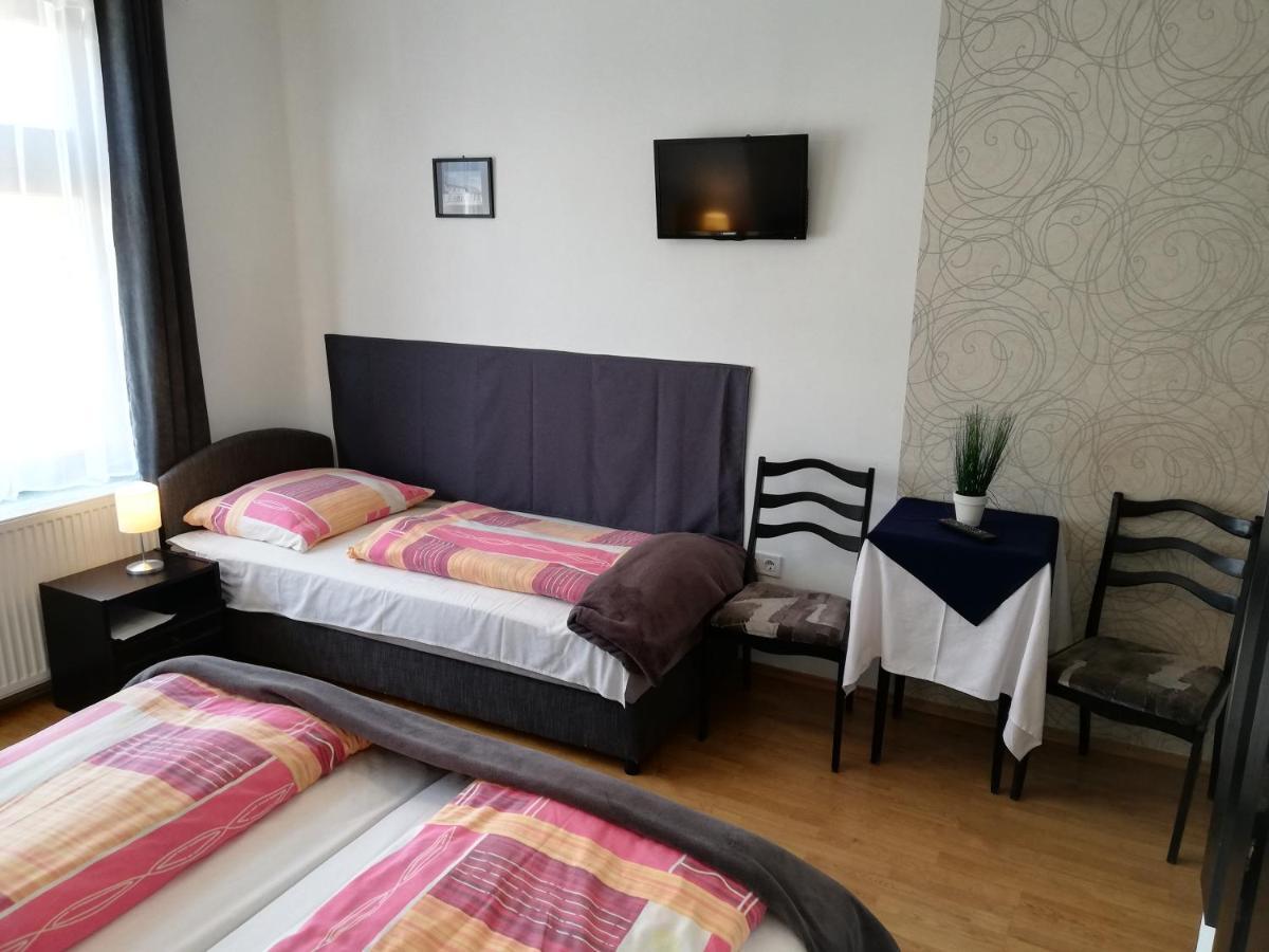 Eden Panzio Bed & Breakfast เอ็กเกอร์ ภายนอก รูปภาพ