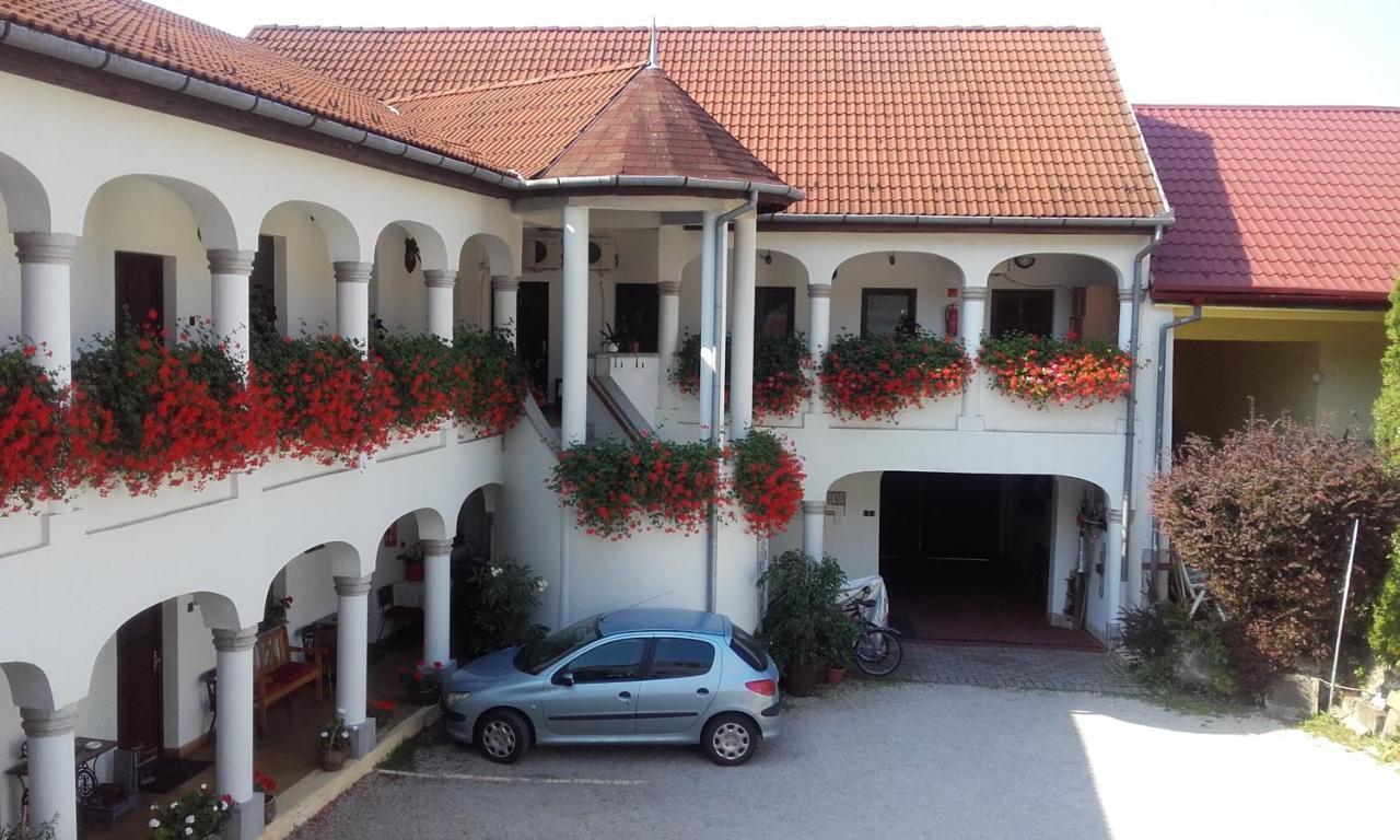 Eden Panzio Bed & Breakfast เอ็กเกอร์ ภายนอก รูปภาพ