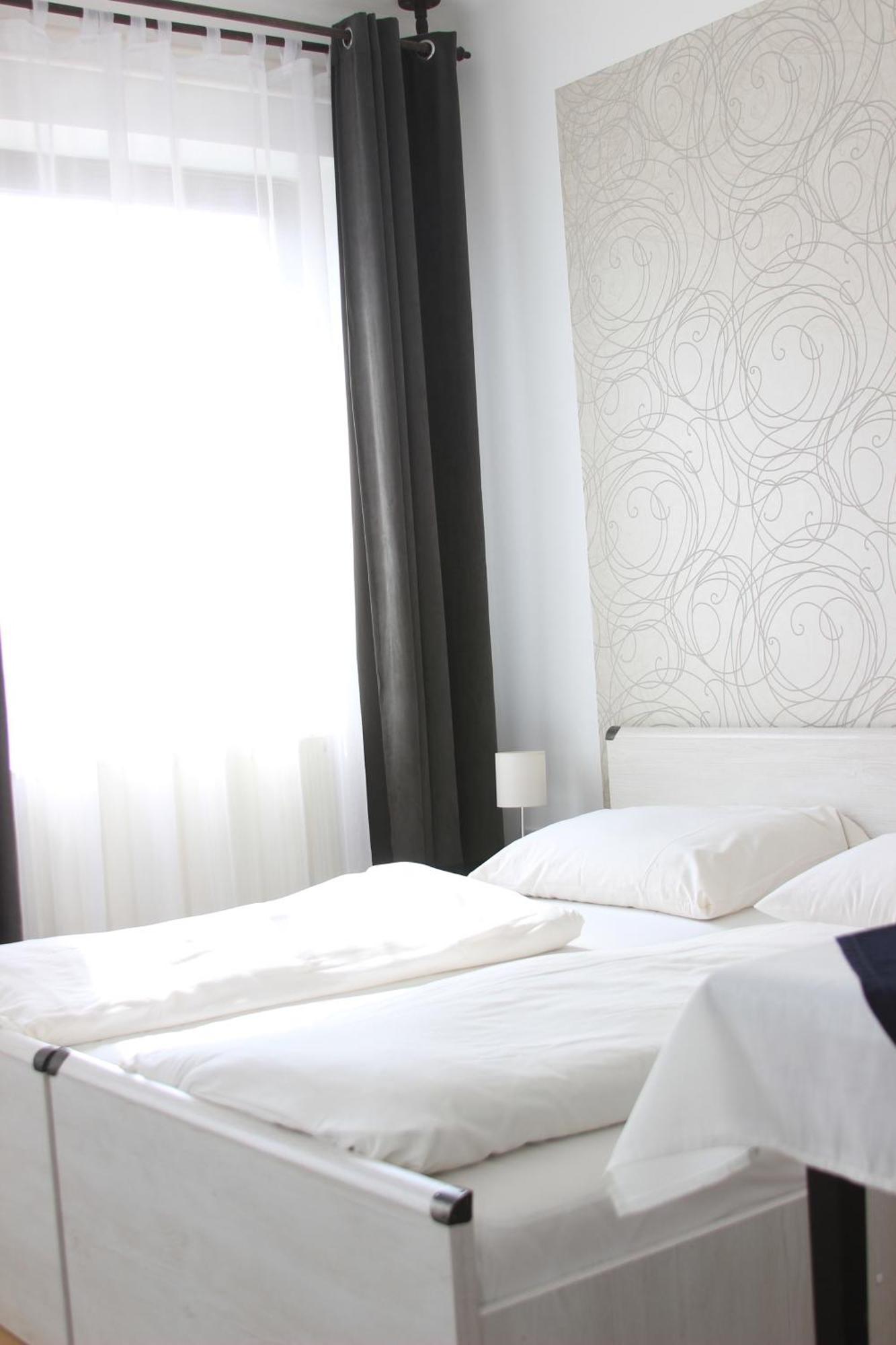 Eden Panzio Bed & Breakfast เอ็กเกอร์ ภายนอก รูปภาพ