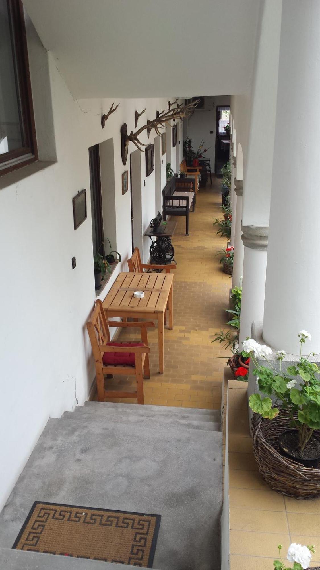 Eden Panzio Bed & Breakfast เอ็กเกอร์ ภายนอก รูปภาพ
