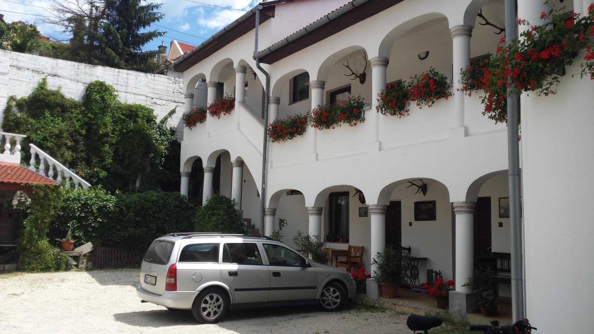 Eden Panzio Bed & Breakfast เอ็กเกอร์ ภายนอก รูปภาพ