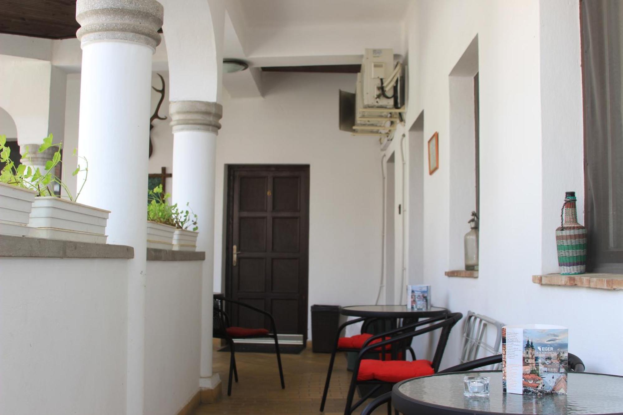 Eden Panzio Bed & Breakfast เอ็กเกอร์ ภายนอก รูปภาพ
