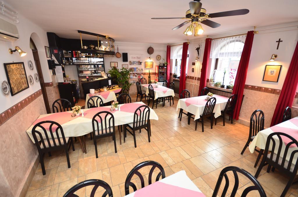 Eden Panzio Bed & Breakfast เอ็กเกอร์ ภายนอก รูปภาพ