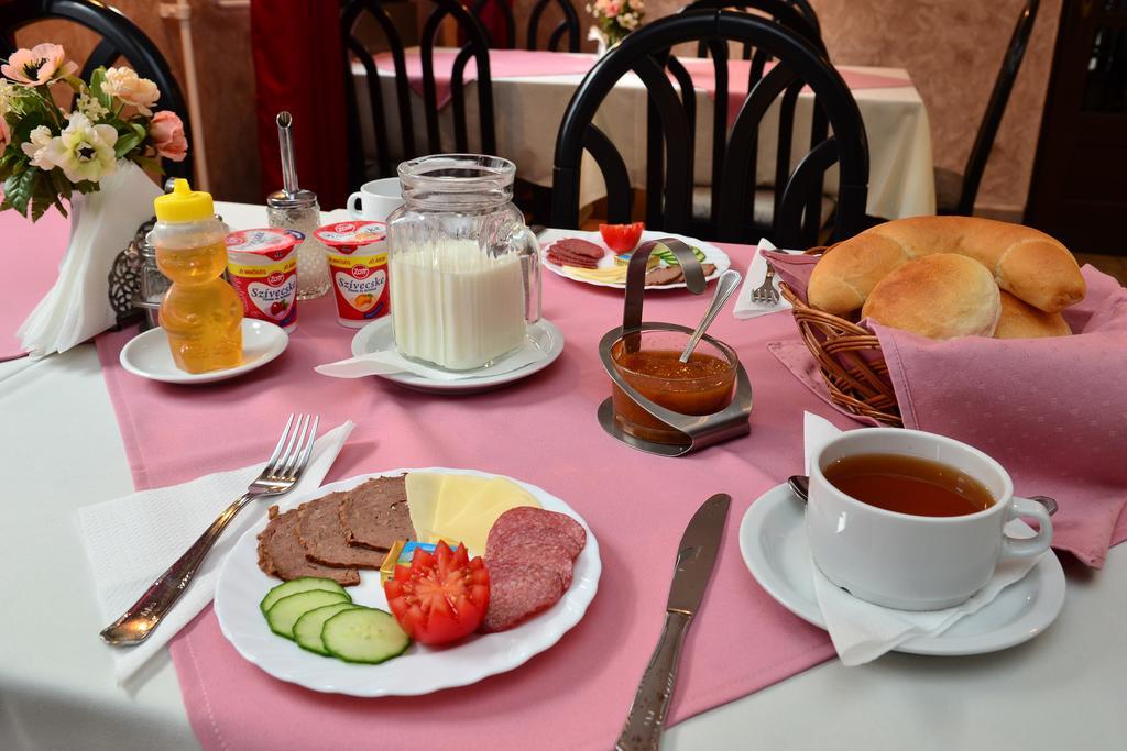 Eden Panzio Bed & Breakfast เอ็กเกอร์ ภายนอก รูปภาพ