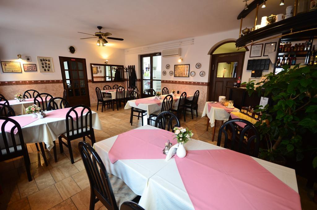Eden Panzio Bed & Breakfast เอ็กเกอร์ ภายนอก รูปภาพ