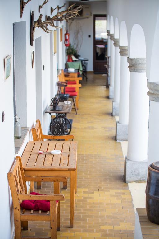 Eden Panzio Bed & Breakfast เอ็กเกอร์ ภายนอก รูปภาพ
