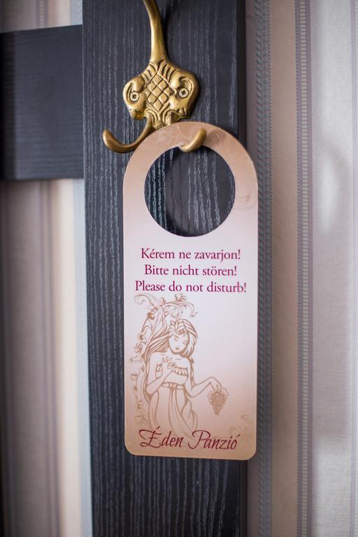 Eden Panzio Bed & Breakfast เอ็กเกอร์ ภายนอก รูปภาพ