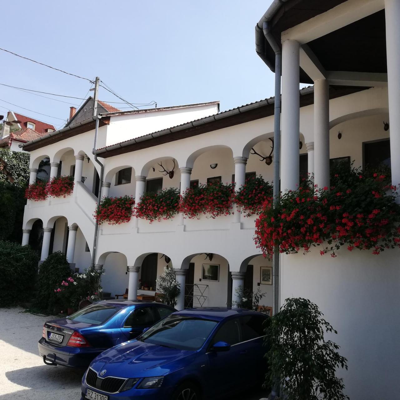 Eden Panzio Bed & Breakfast เอ็กเกอร์ ภายนอก รูปภาพ