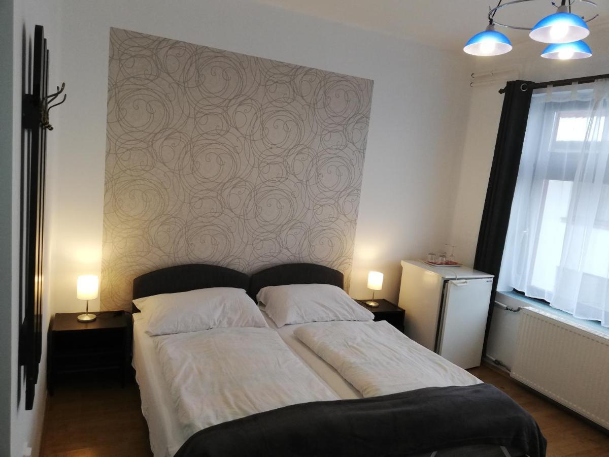 Eden Panzio Bed & Breakfast เอ็กเกอร์ ภายนอก รูปภาพ